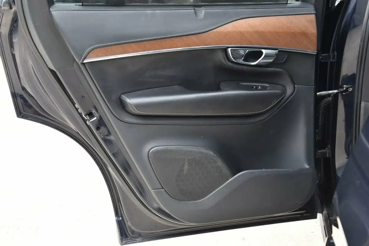 2016-volvo-xc90-20td-d5-inscription-big-23