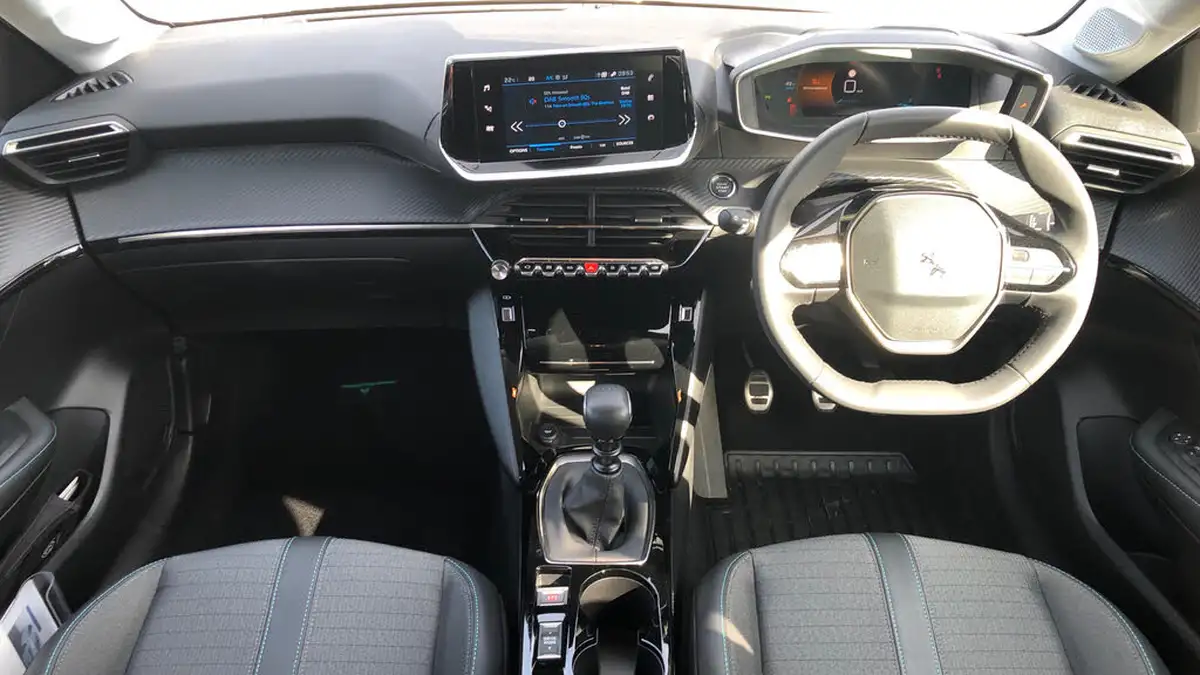 2023-peugeot-208-12-puretech-allure-premium-100ps-big-3