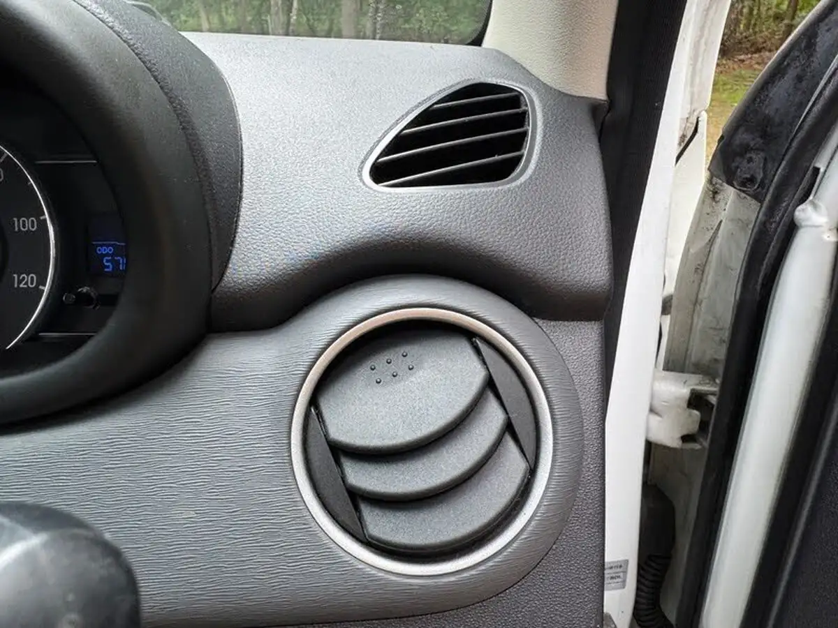 2012-hyundai-i10-12-active-big-31