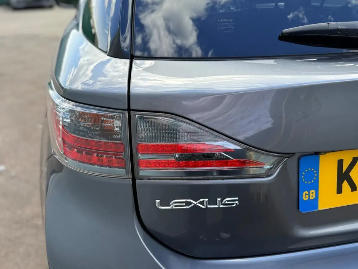 2013-lexus-ct-200h-18-premier-big-39