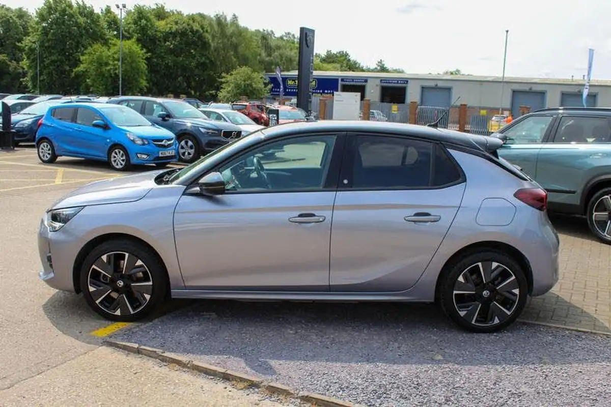 2022-vauxhall-corsa-e-gs-line-electric-big-4