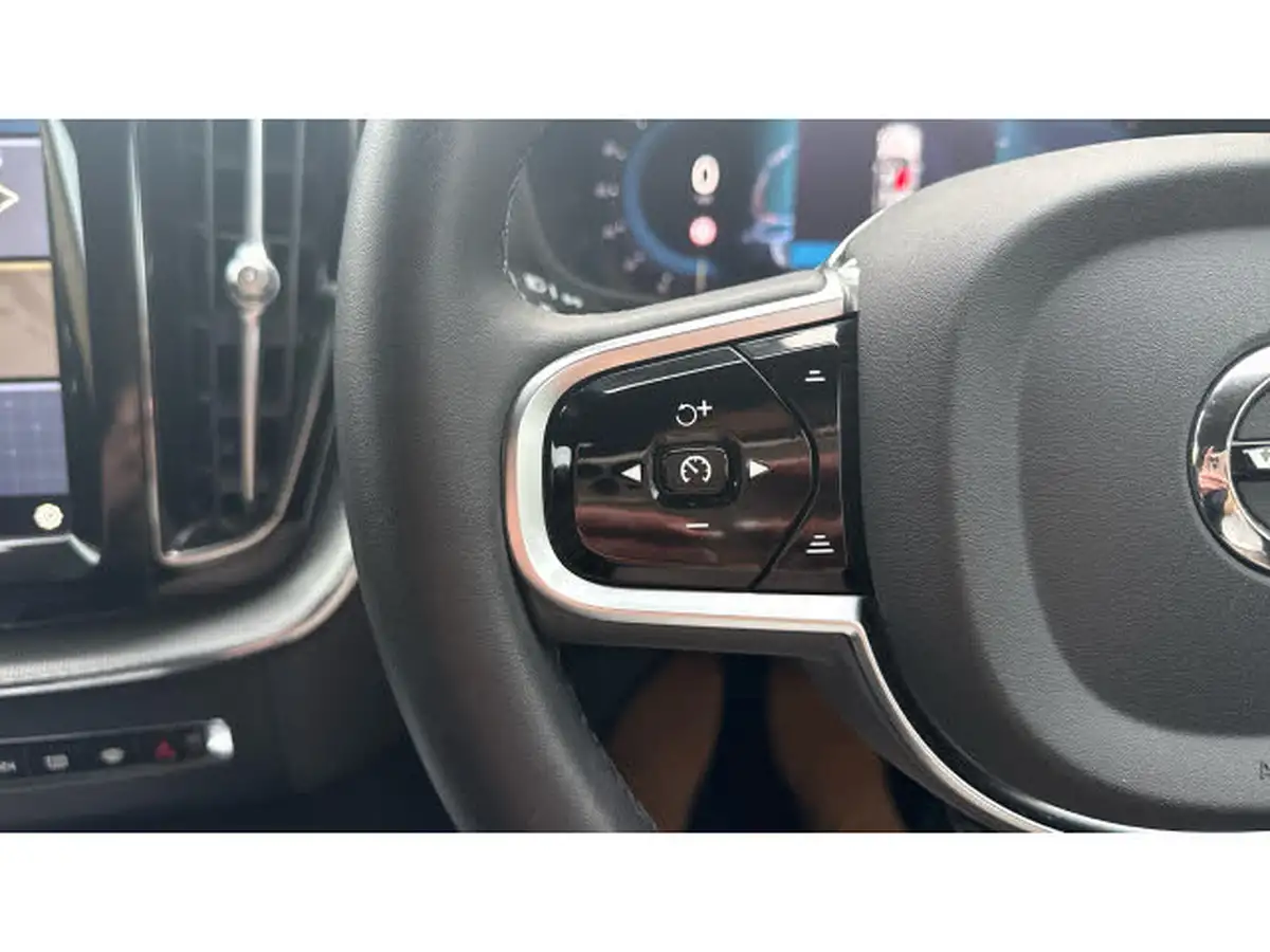 2023-volvo-xc60-20td-b4-plus-big-17