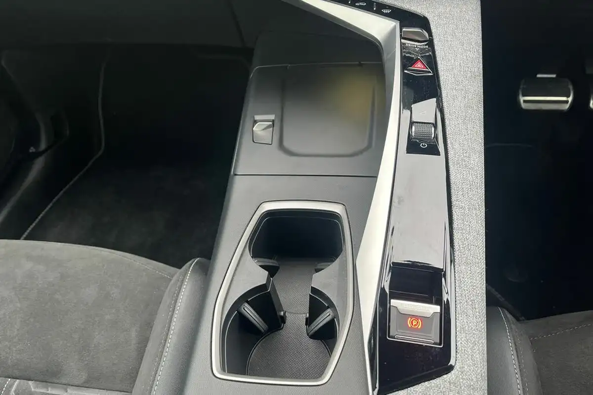 2023-peugeot-3008-suv-e-gt-big-27