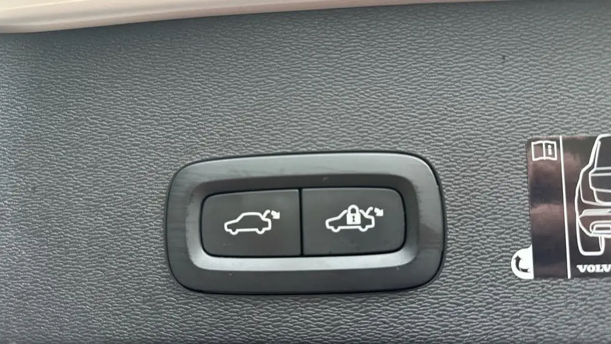 2022-volvo-c40-e-twin-recharge-pro-big-33