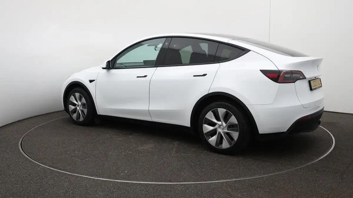 2023-tesla-model-y-e-rwd-big-35