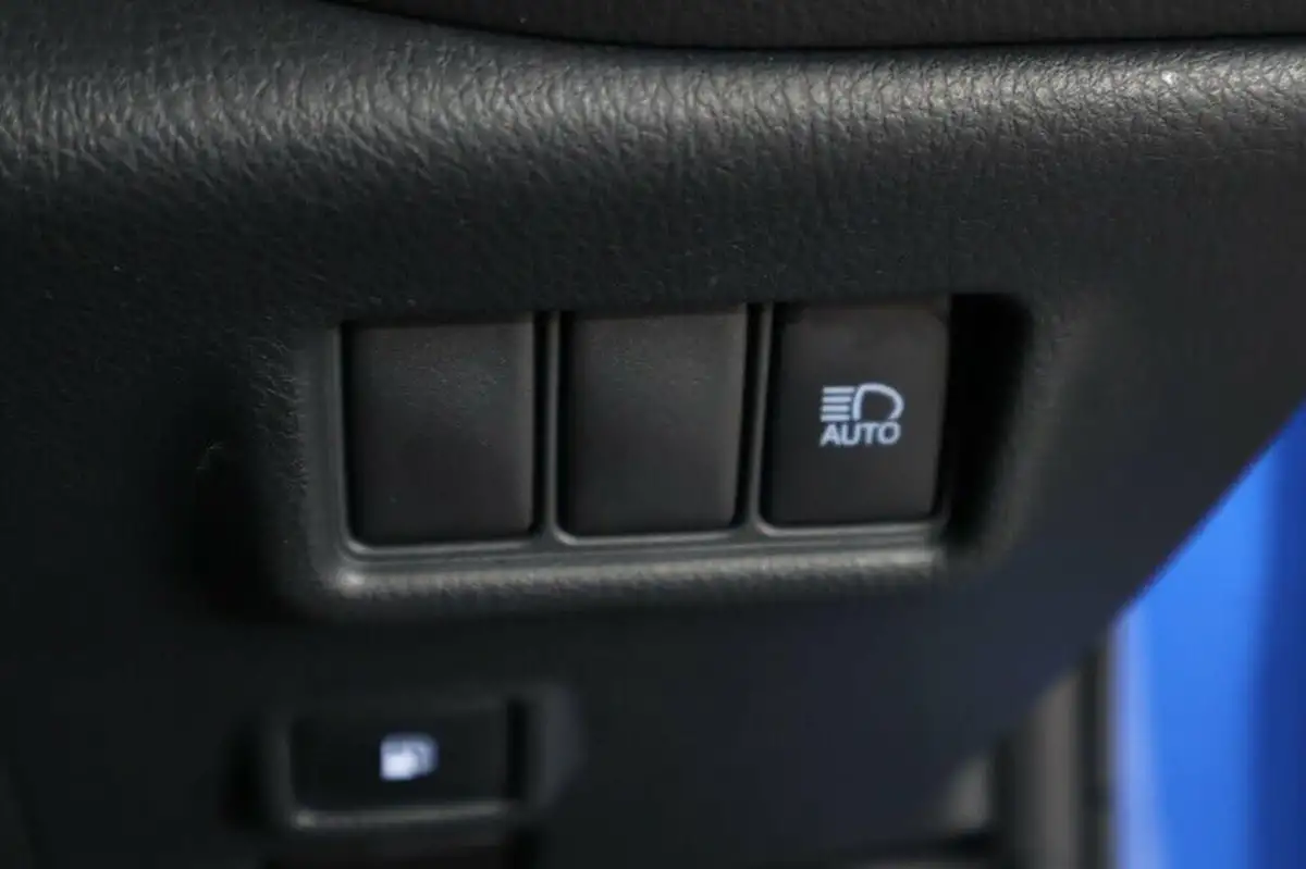 2019-toyota-c-hr-18-vvt-i-icon-big-20