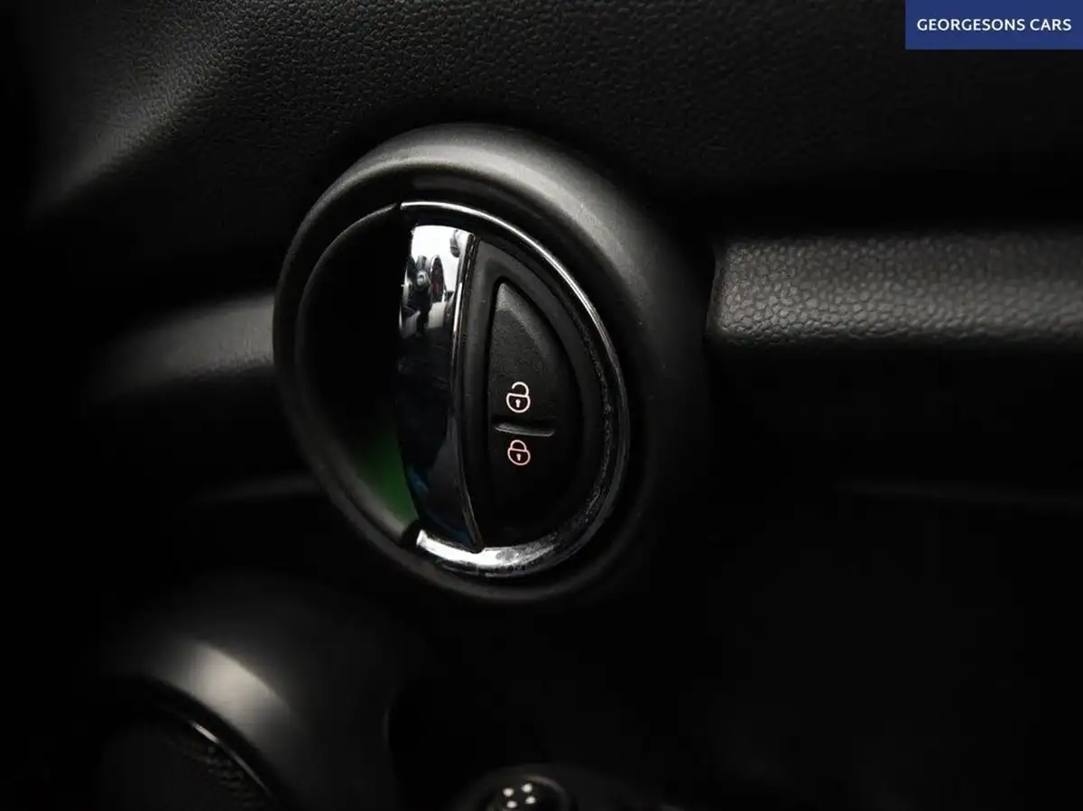2020-mini-countryman-15-cooper-classic-big-35