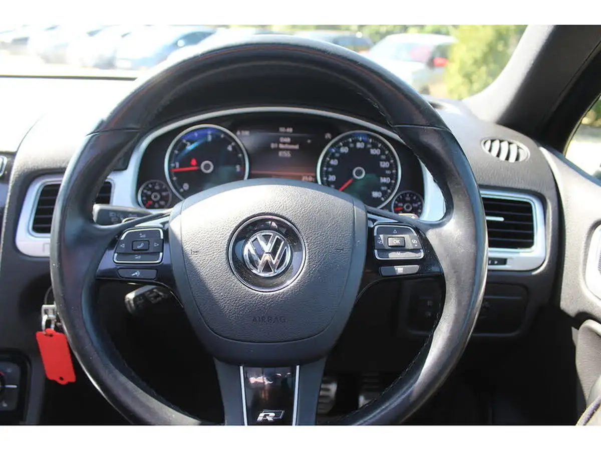 2017-volkswagen-touareg-30tdi-r-line-plus-262ps-ss-2967cc-big-24