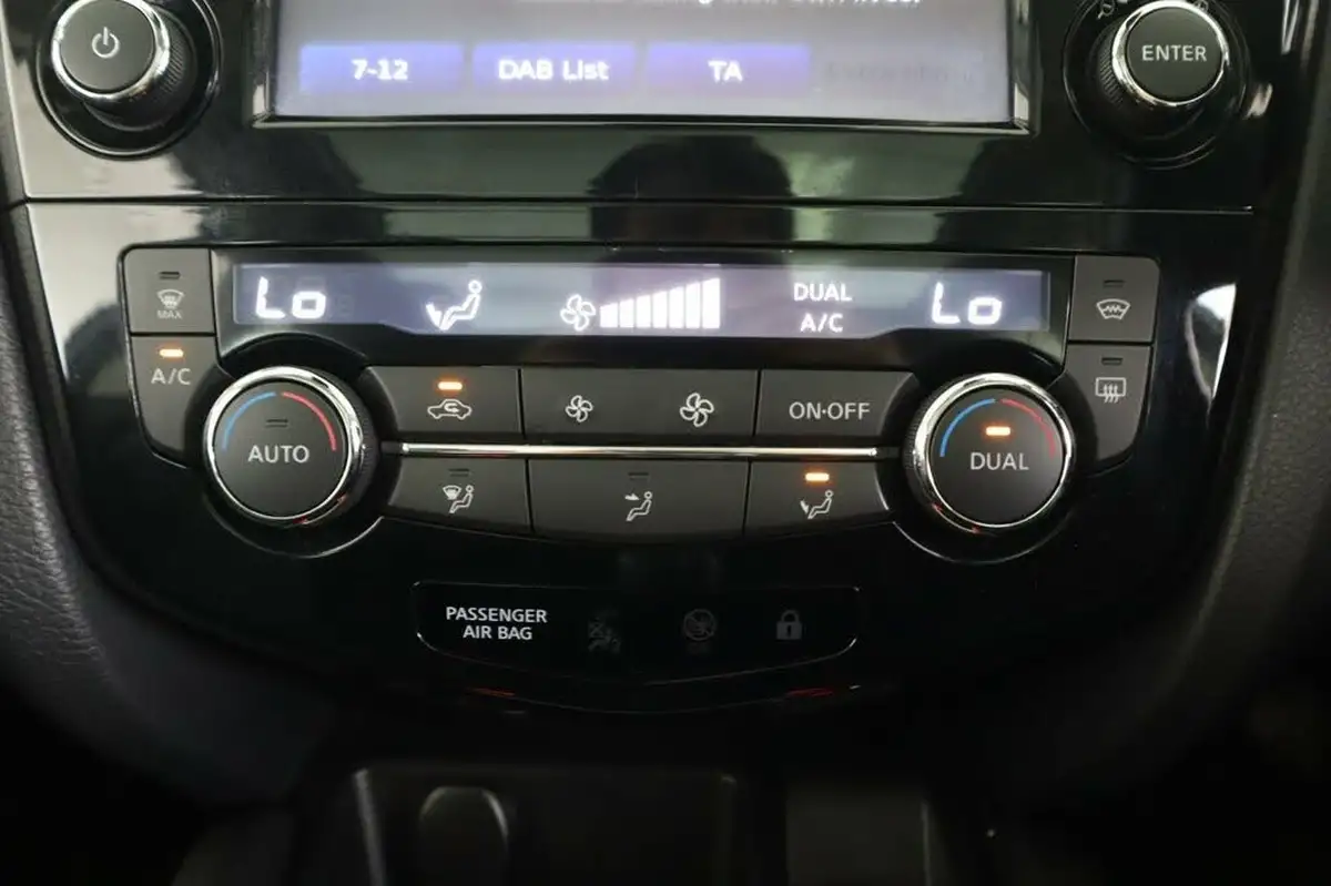 2014-nissan-qashqai-16dci-tekna-4x4-big-31