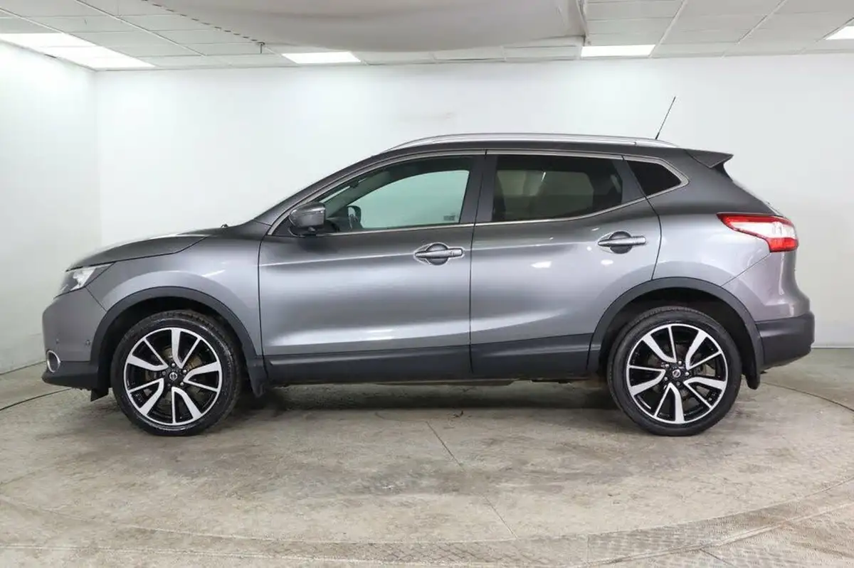 2014-nissan-qashqai-16dci-tekna-4x4-big-7