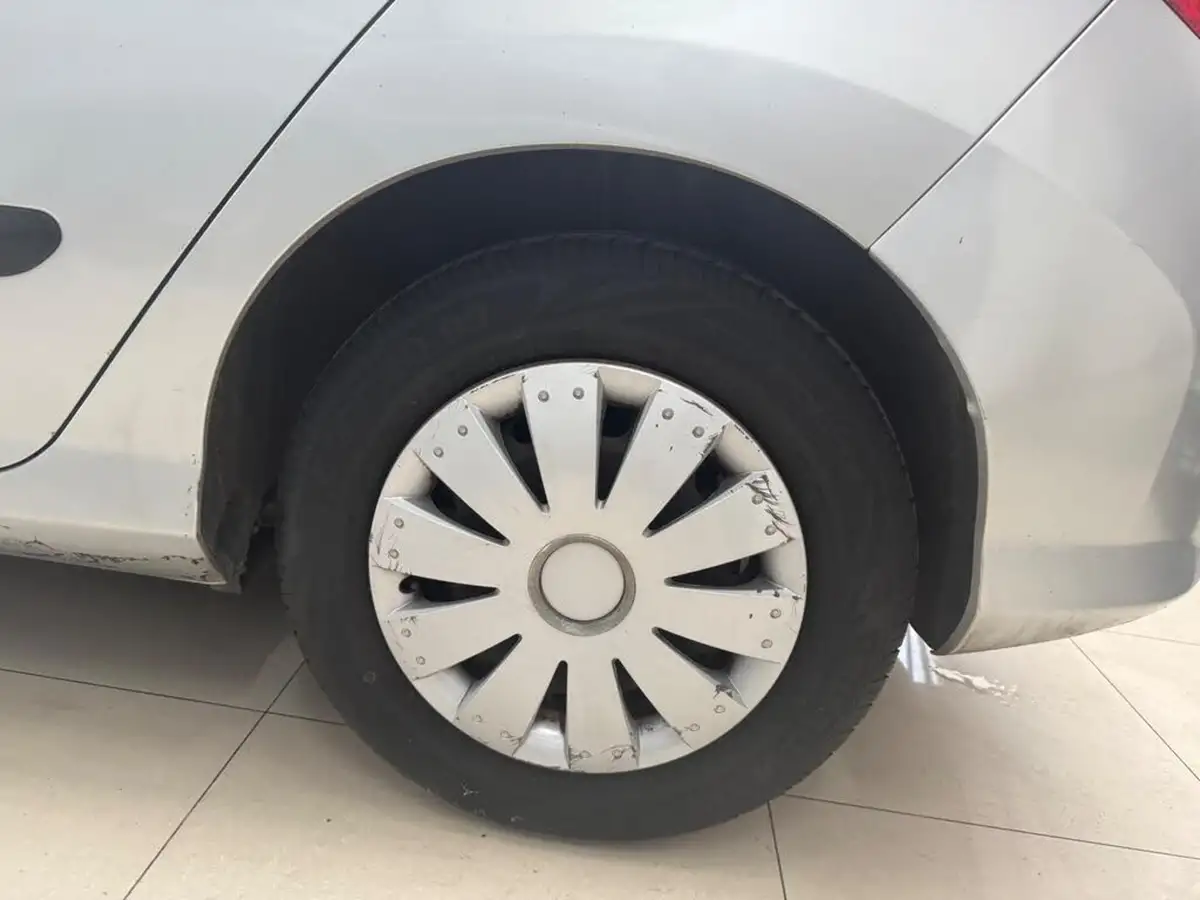 2012-peugeot-308-16-access-auto-big-35