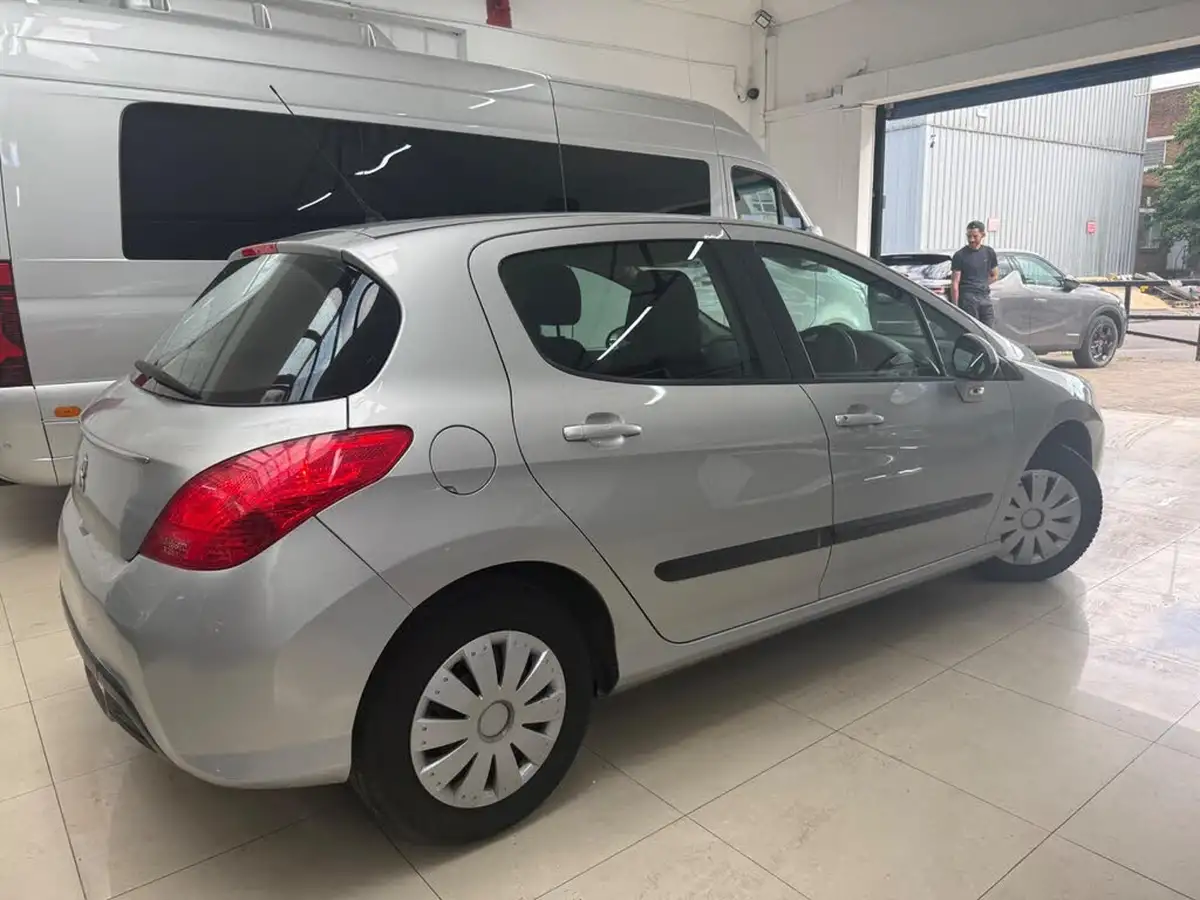 2012-peugeot-308-16-access-auto-big-7