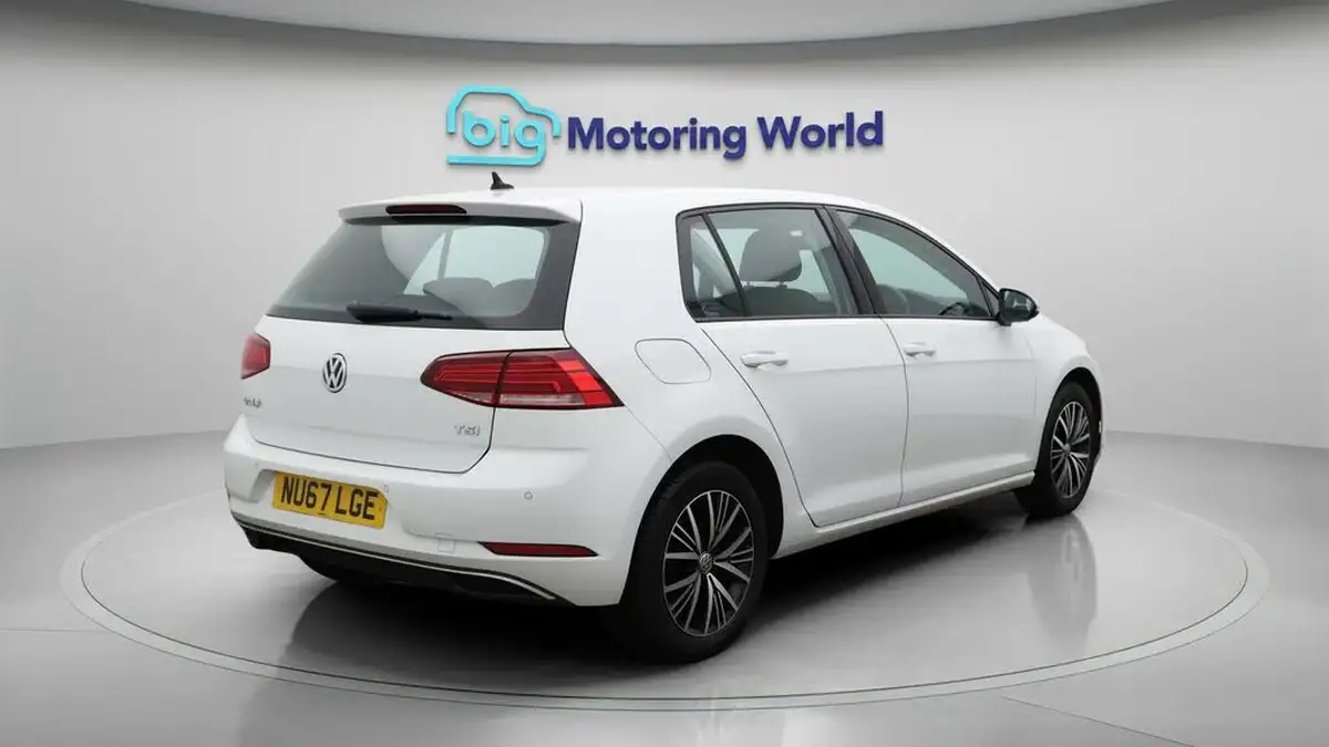 2017-volkswagen-golf-10-tsi-se-ss-hatchback-5d-big-7