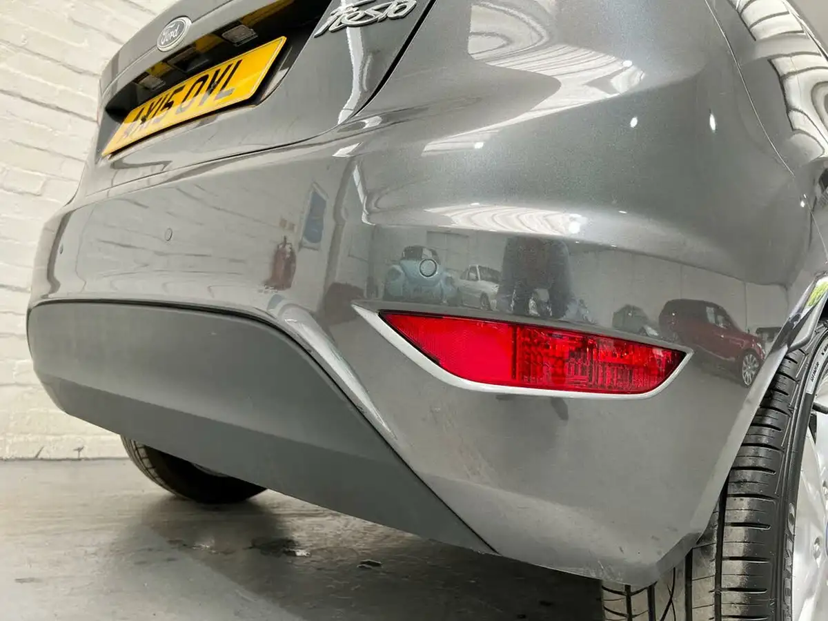 2015-ford-fiesta-125-zetec-3d-big-35