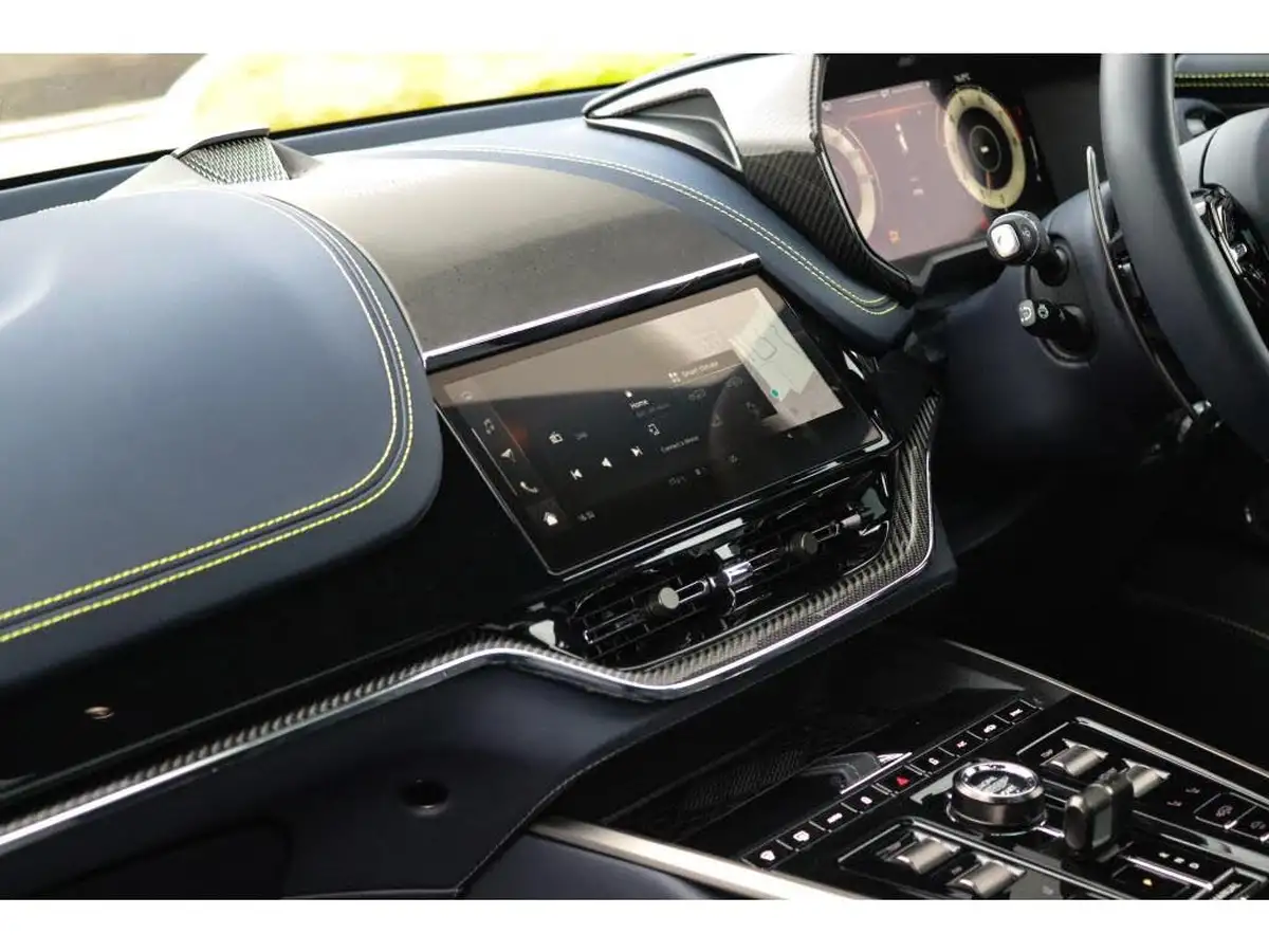 2024-aston-martin-dbx-40-v8-big-26