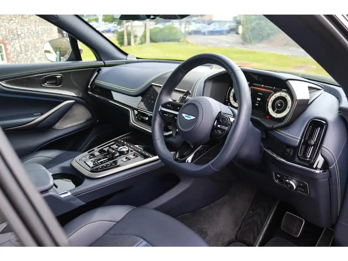2024-aston-martin-dbx-40-v8-big-2