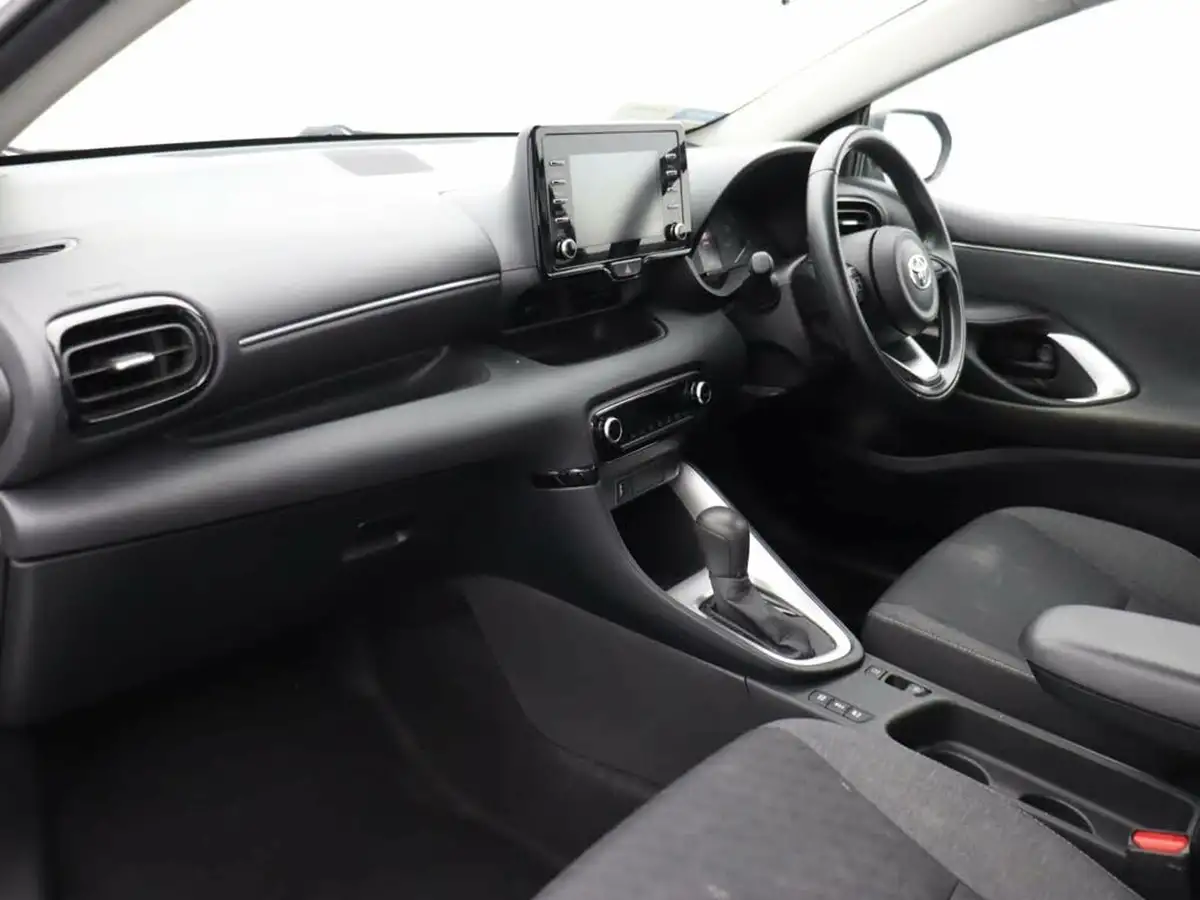 2021-toyota-yaris-15-vvt-i-icon-114bhp-hybrid-1490cc-e-cvt-big-10