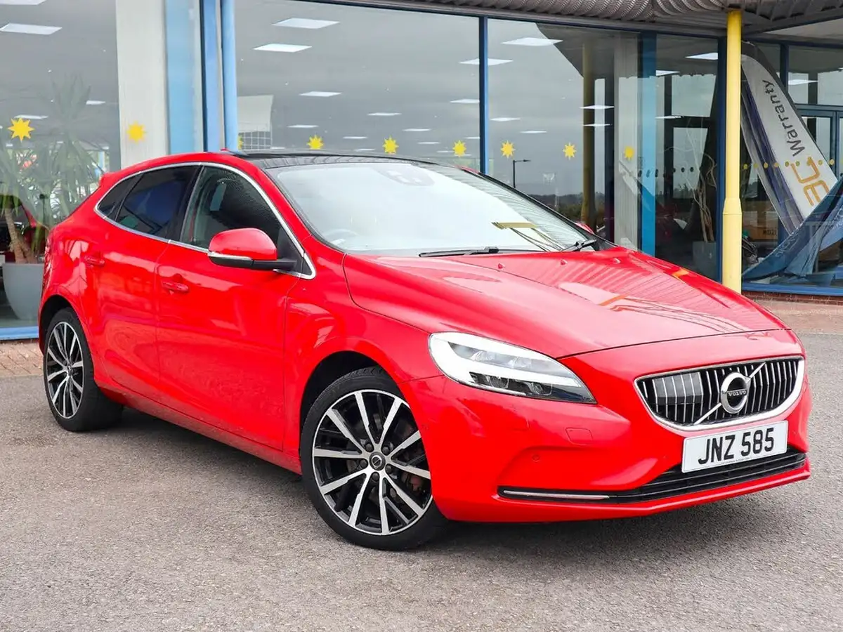 2018-volvo-v40-15-t3-inscription-big-0