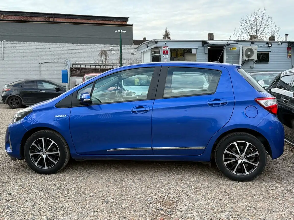 2018-toyota-yaris-15-vvt-i-icon-tech-98bhp-hybrid-1497cc-e-cvt-big-14