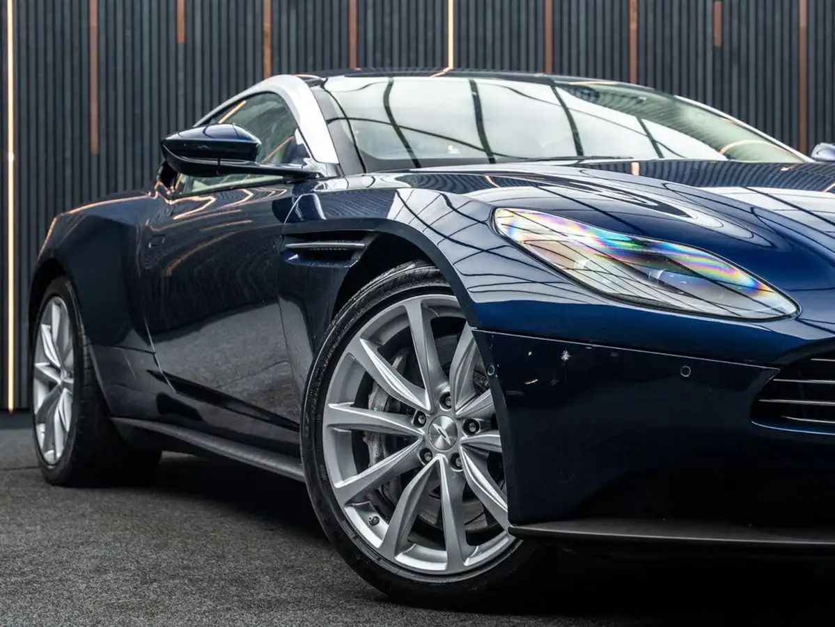 2019-aston-martin-db11-40-v8-big-8
