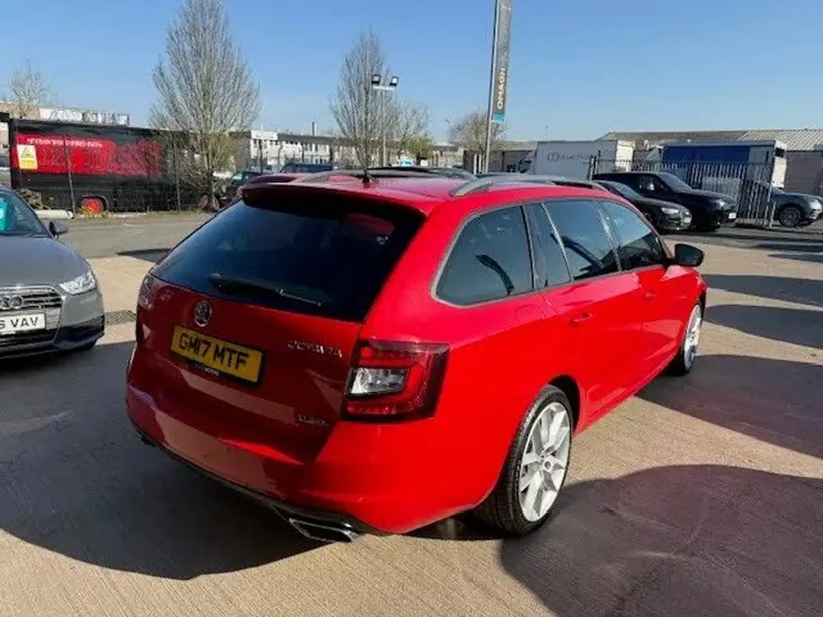 2017-skoda-octavia-20tdi-vrs-estate-dsg-big-3
