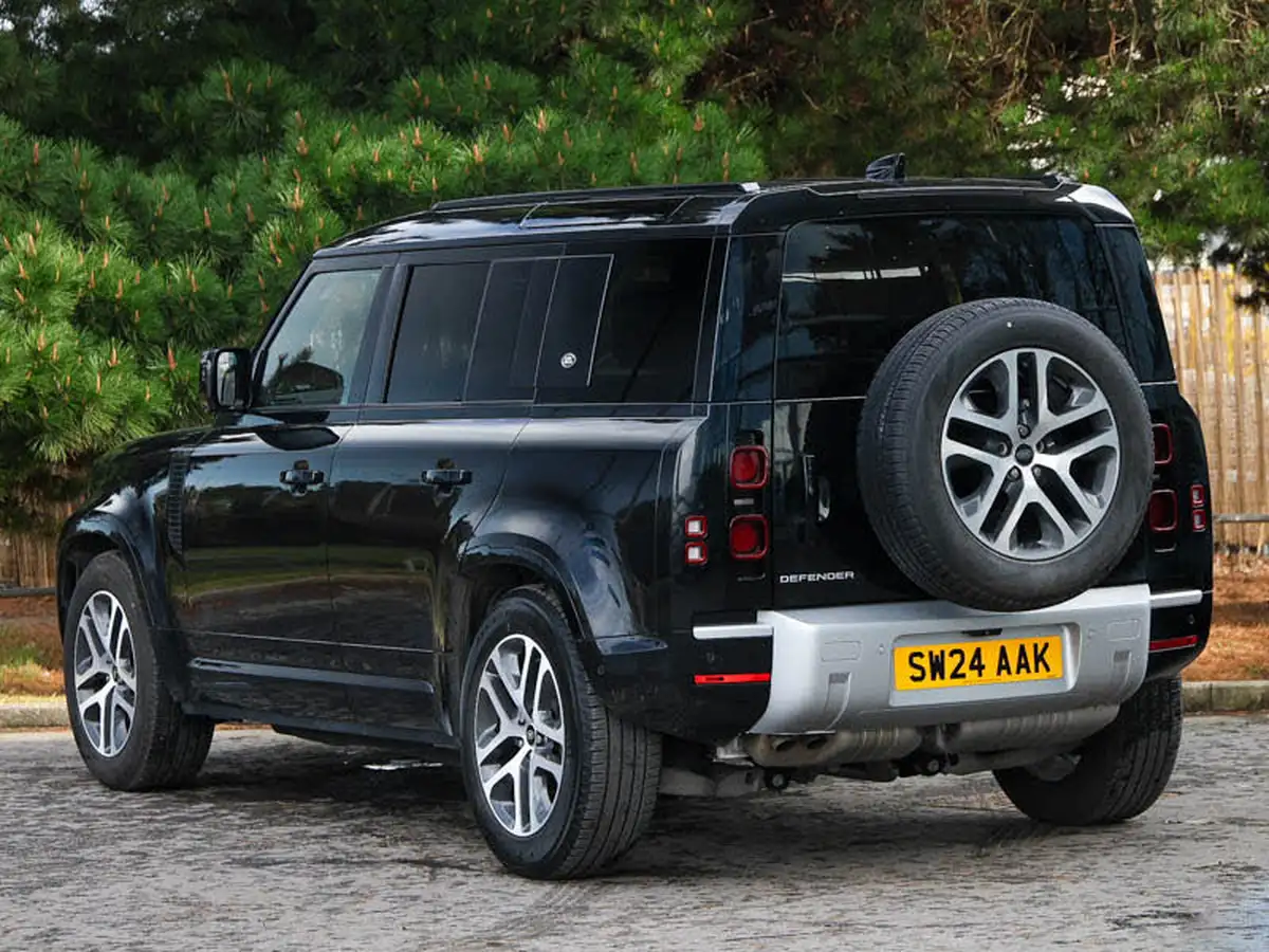 2024-land-rover-110-defender-30-d250-xs-edition-big-1