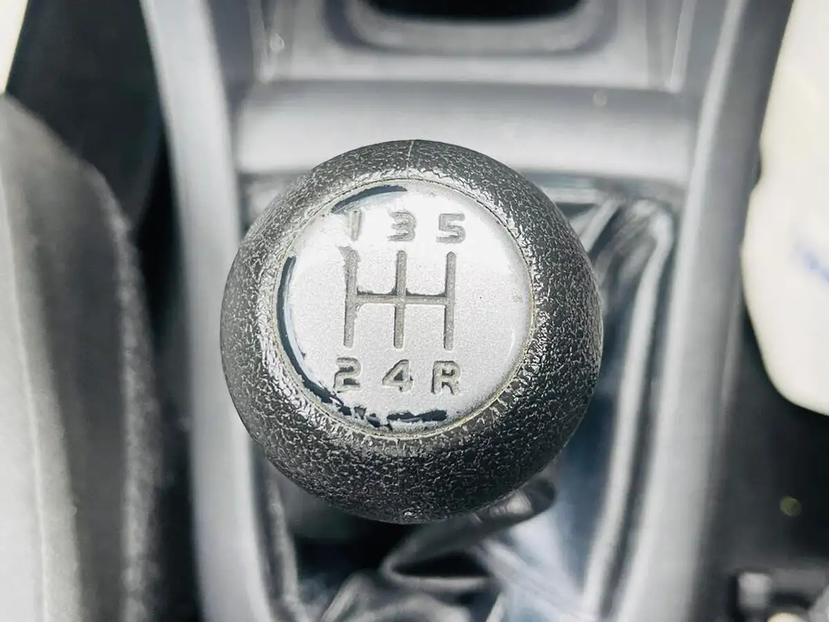 2011-suzuki-swift-12-sz3-5d-big-49