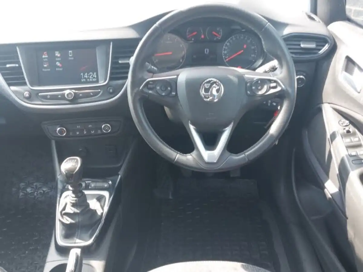 2022-vauxhall-crossland-12-se-edition-big-6