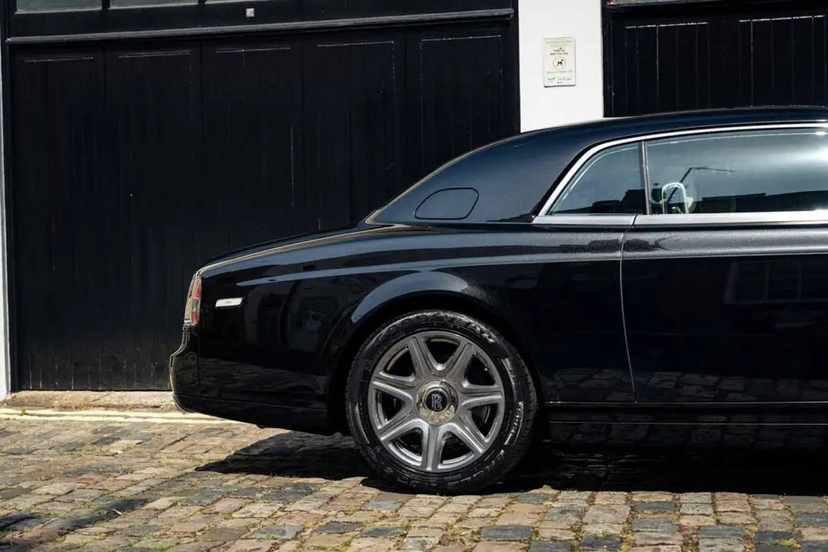 2016-rolls-royce-phantom-big-34
