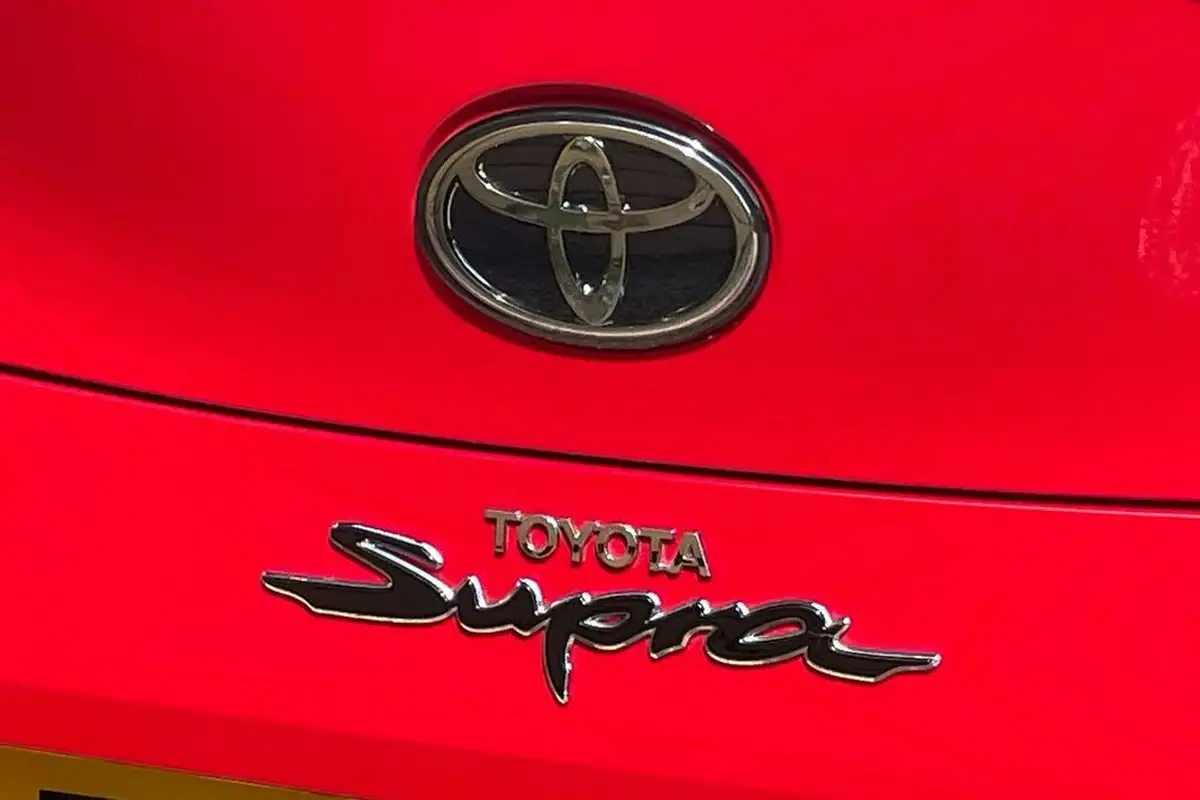 2023-toyota-supra-30-pro-auto-big-6