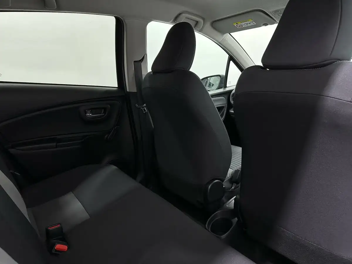 2017-toyota-yaris-15-vvt-i-design-panoramic-roof-1497cc-big-36