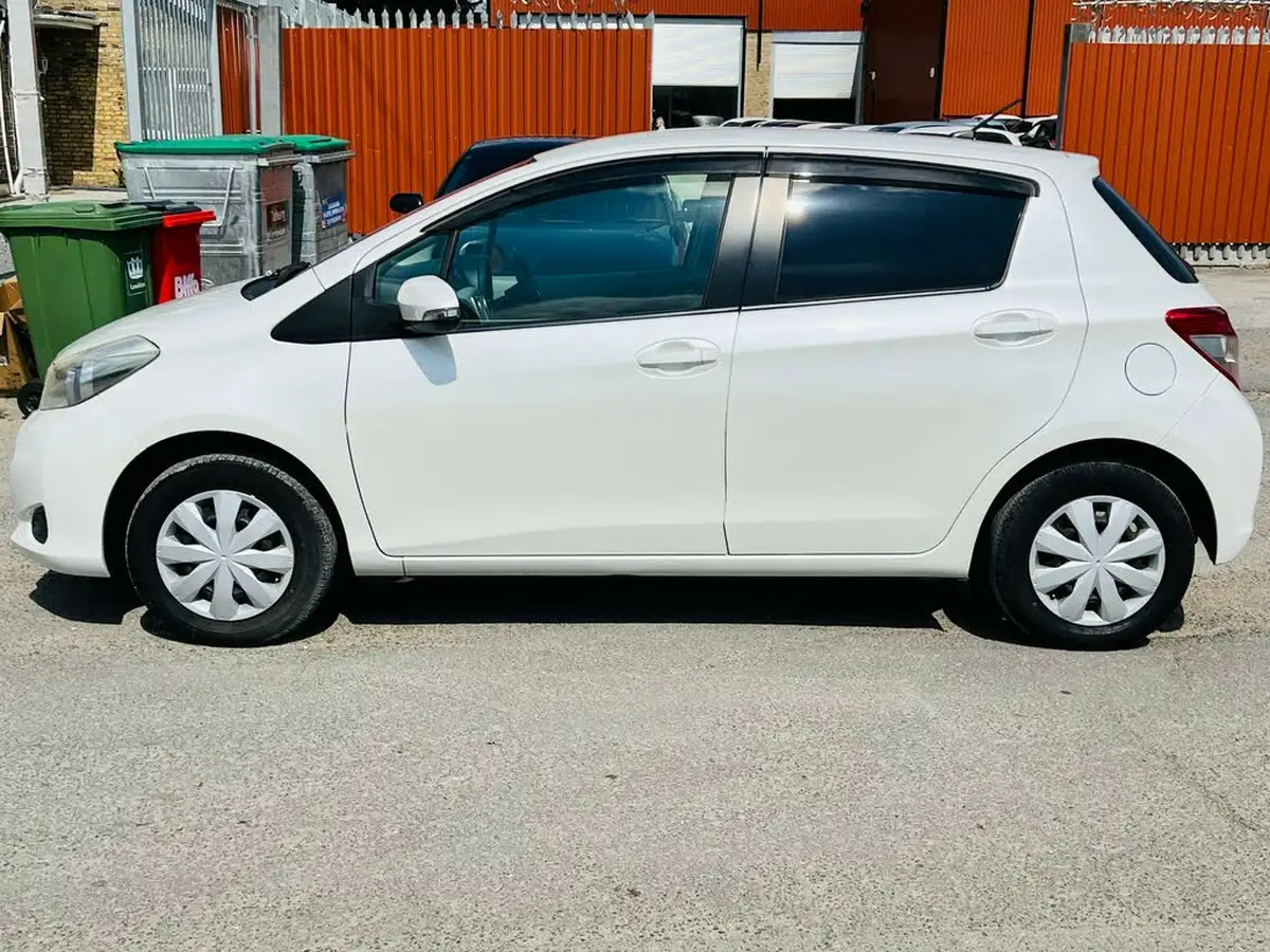 2015-toyota-yaris-big-5