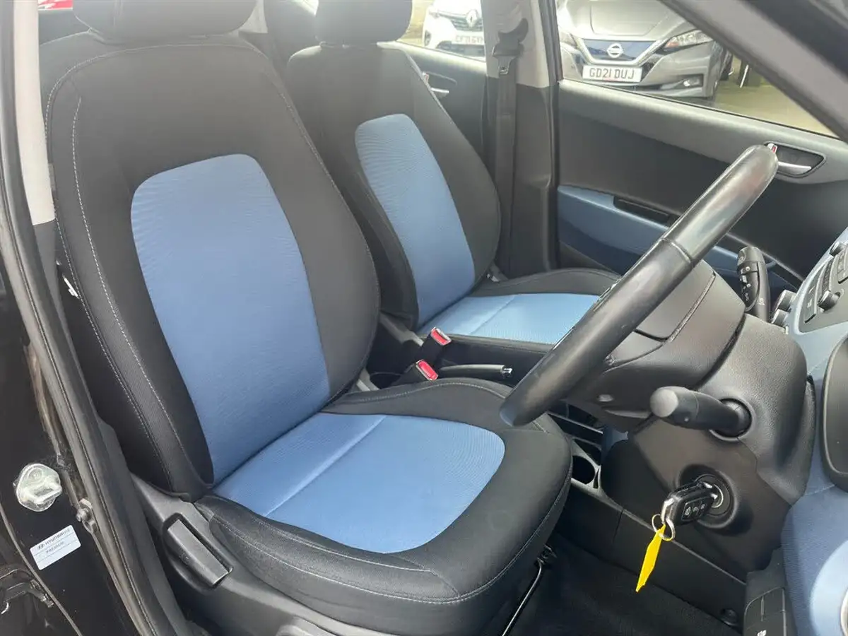 2017-hyundai-i10-12-premium-big-10