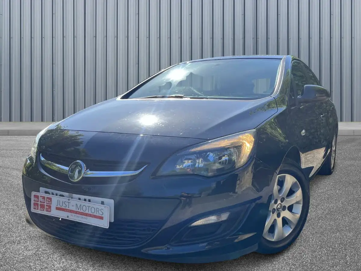 2014-vauxhall-astra-16-design-hatchback-big-2