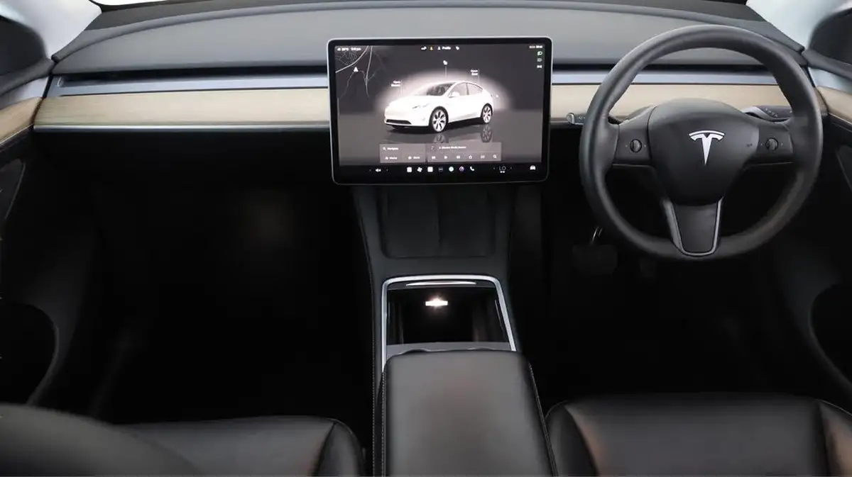 2022-tesla-model-y-e-long-range-big-12