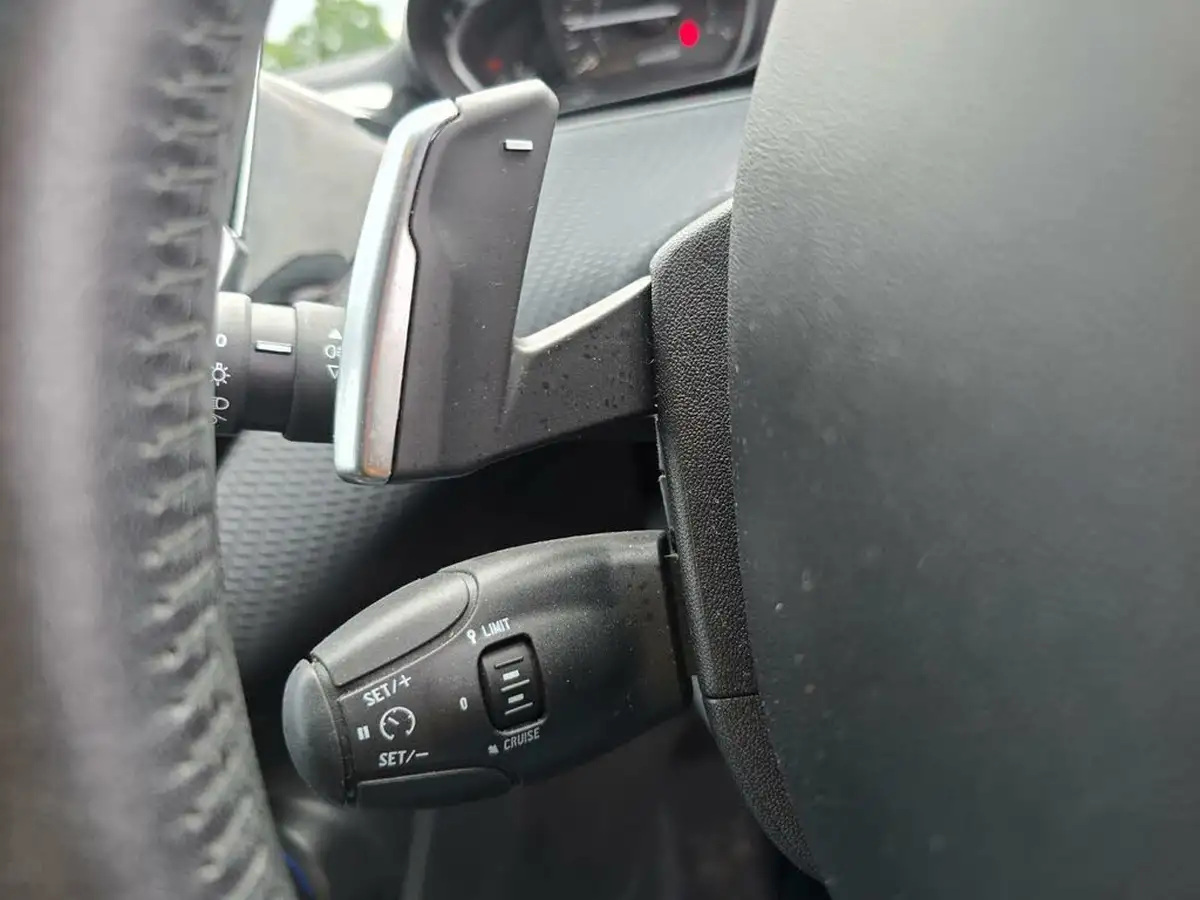 2016-peugeot-208-12-puretech-active-82bhp-ss-5d-etg5-big-30