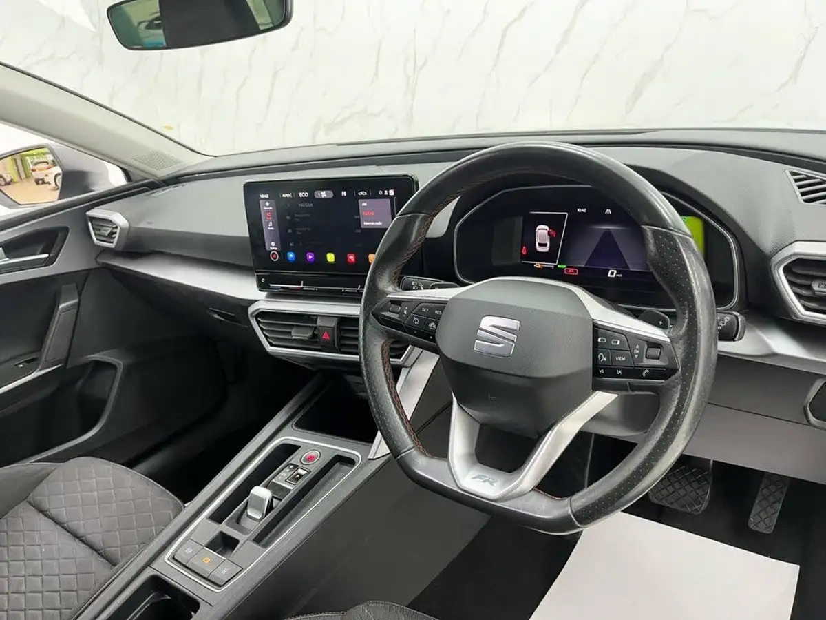2022-seat-leon-14-e-hybrid-fr-estate-big-30