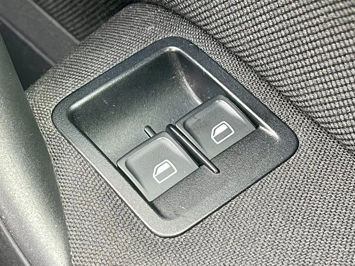 2017-volkswagen-polo-18-tsi-gti-ss-3d-dsg-big-28