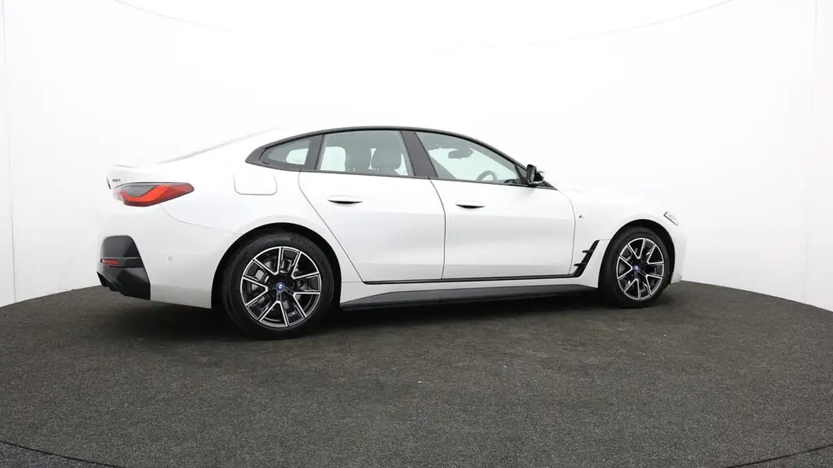 2022-bmw-i4-e-edrive40-m-sport-big-39