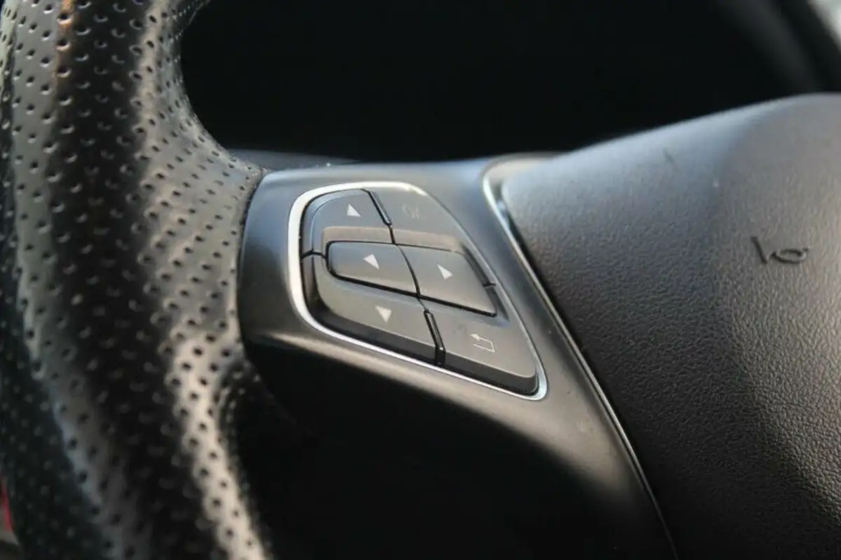 2019-mercedes-benz-gla-class-16-gla-180-urban-edition-ss-big-28