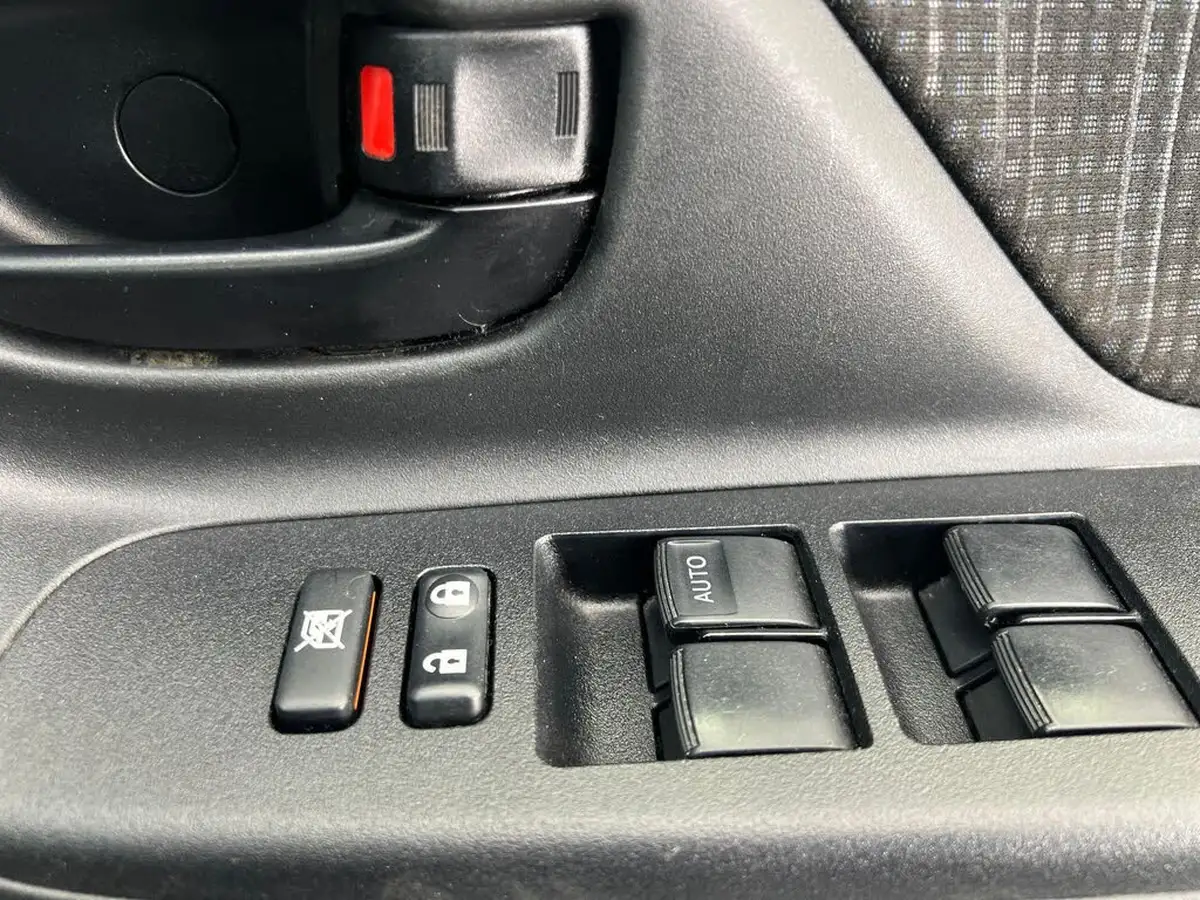 2019-toyota-yaris-big-34
