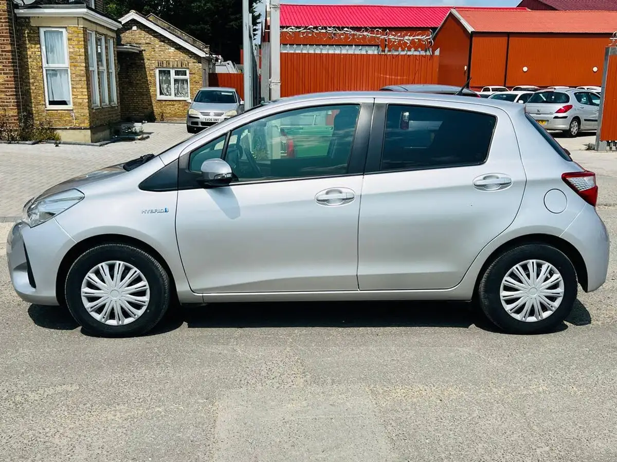 2019-toyota-yaris-big-10
