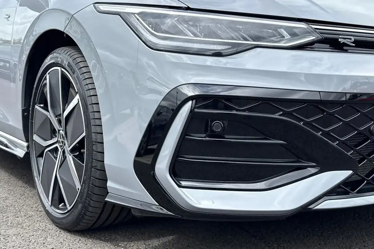 2025-volkswagen-golf-15-etsi-r-line-hatchback-big-7