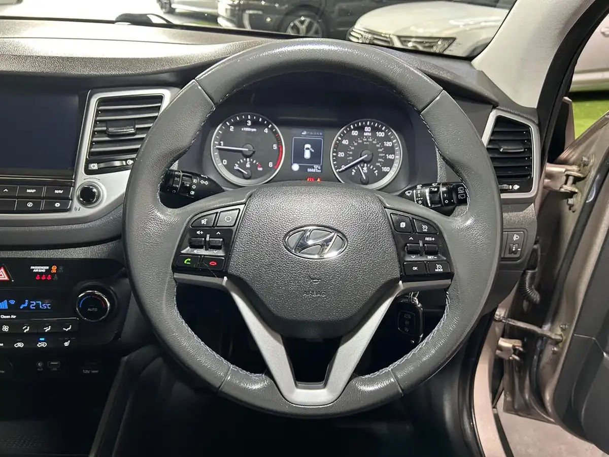 2016-hyundai-tucson-17crdi-blue-drive-se-nav-116ps-big-13