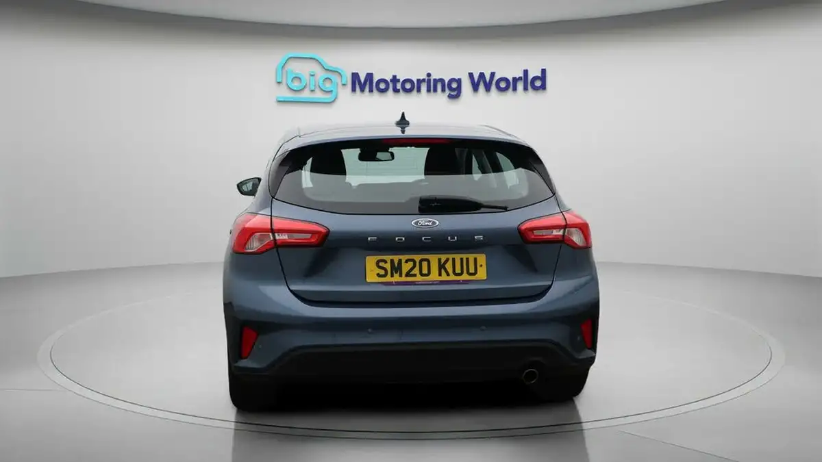 2020-ford-focus-15-titanium-hatchback-big-6