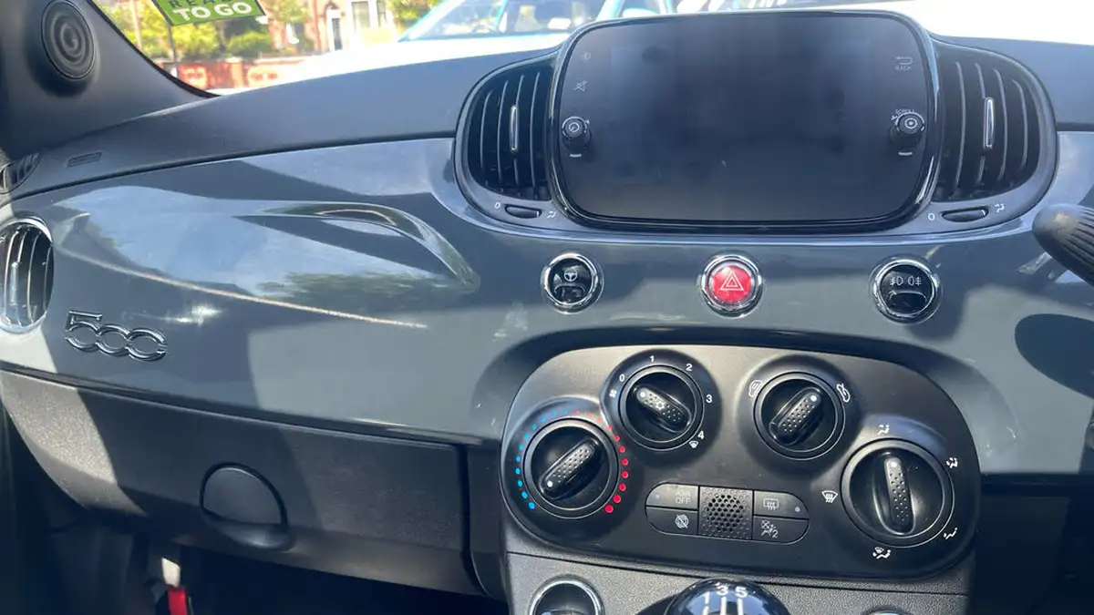 2022-fiat-500-10-dolcevita-big-11