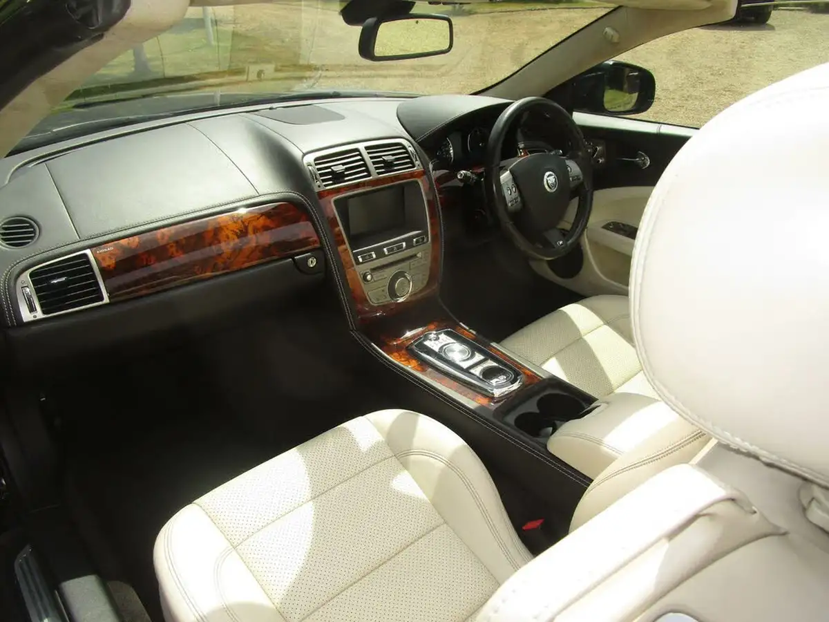 2009-jaguar-xkr-50-convertible-big-16