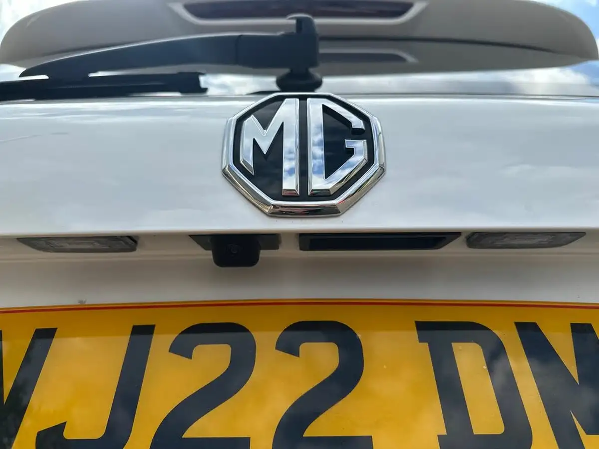 2022-mg-hs-15t-gdi-exclusive-162ps-dct-big-28