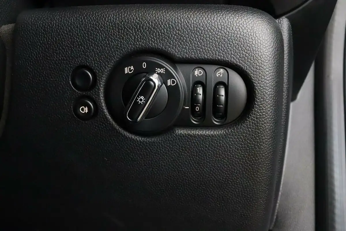 2021-mini-cooper-15-one-classic-3d-big-16