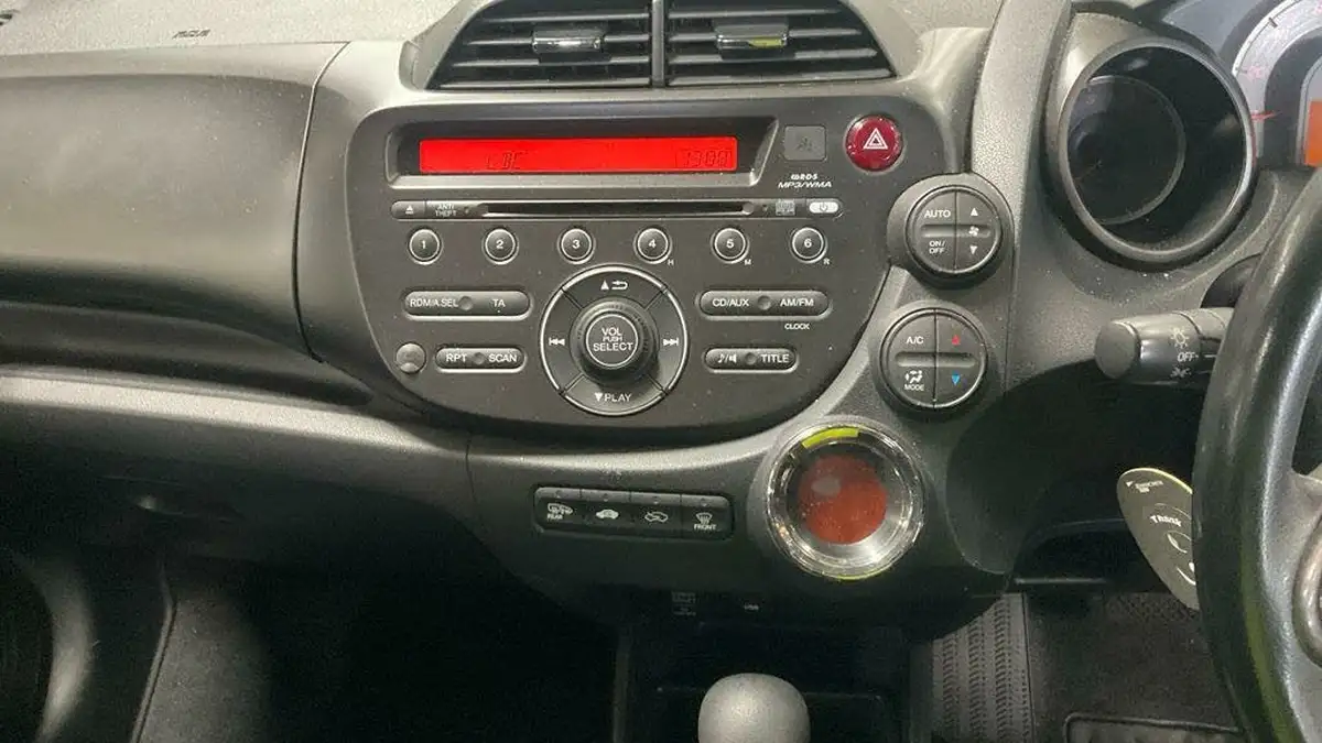 2013-honda-jazz-14-ex-cvt-big-8